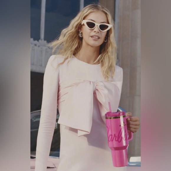 🩷 LIMITED EDITION STANLEY/BARBIE 40 Oz🩷 - Picture 2 of 3